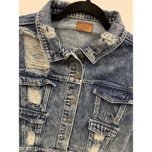 POL Distressed Cropped Jean Jacket Sz Large Pockets Blue Denim Ripped Y2k Grunge